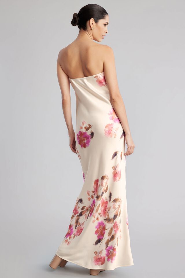 Robe nuisette maxi en satin sans bretelles