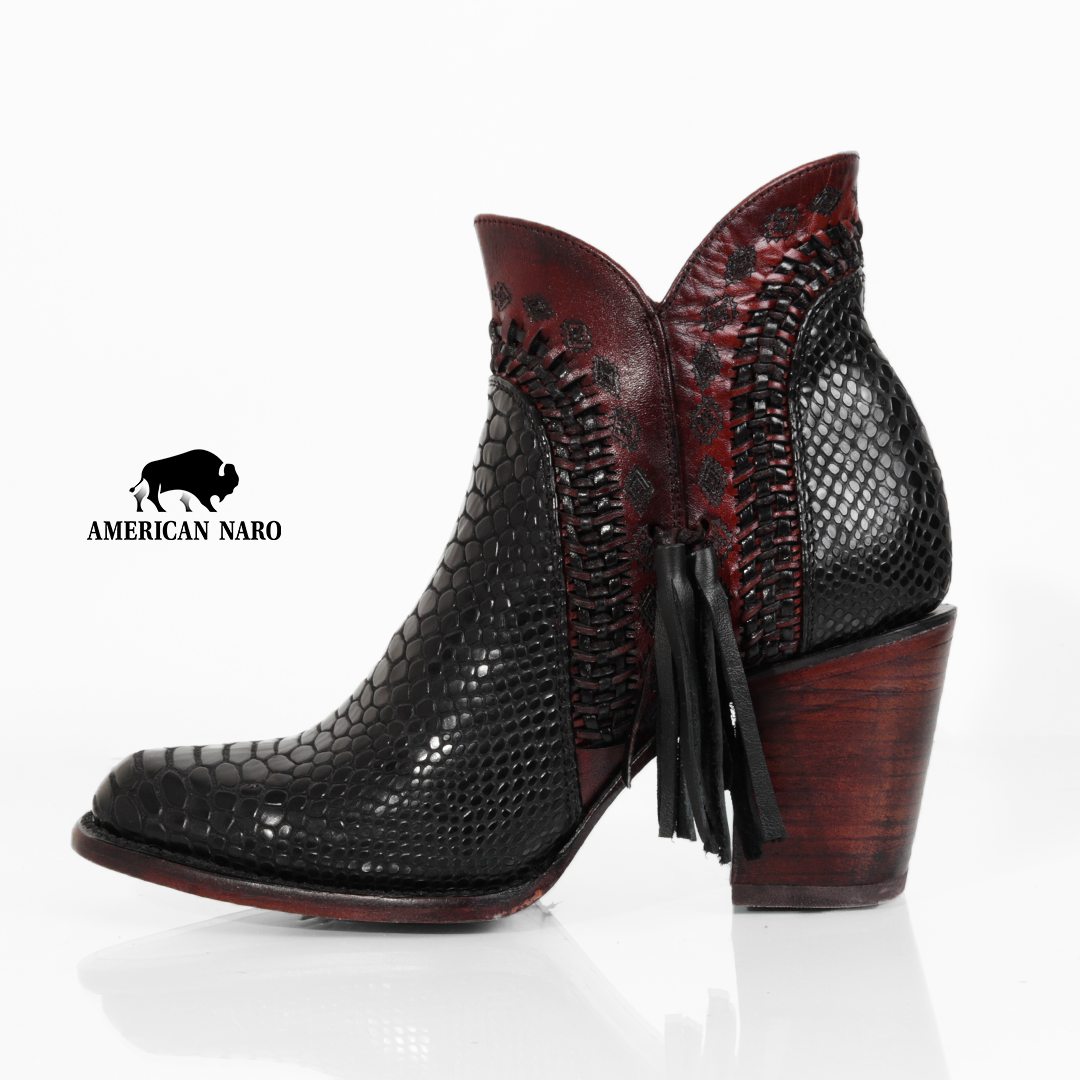 WOMEN'S FOOTWEAR MADE OF EMBOSSED BOVINE LEATHER, LEATHER