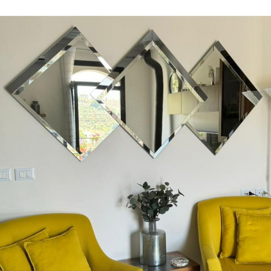 Losange-shaped mirrors