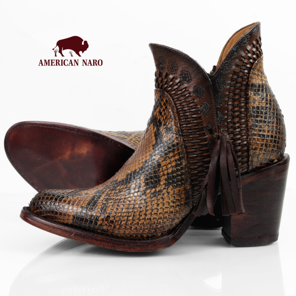 WOMEN'S FOOTWEAR MADE OF EMBOSSED BOVINE LEATHER, LEATHER