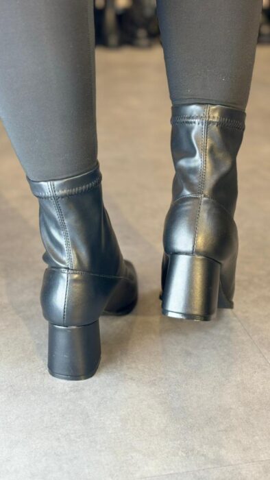 Zip black leather boots